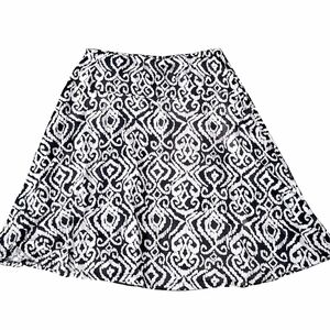 Chicos Size 1 Flare Stretch Knee Length Skirt
